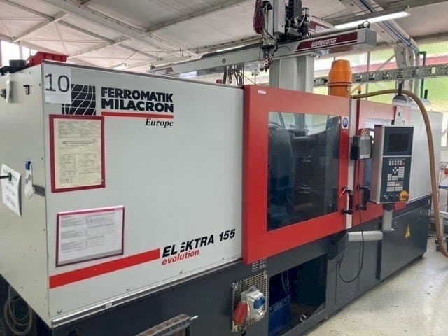 Vooraanzicht van FERROMATIK MILACRON EE 155 machine