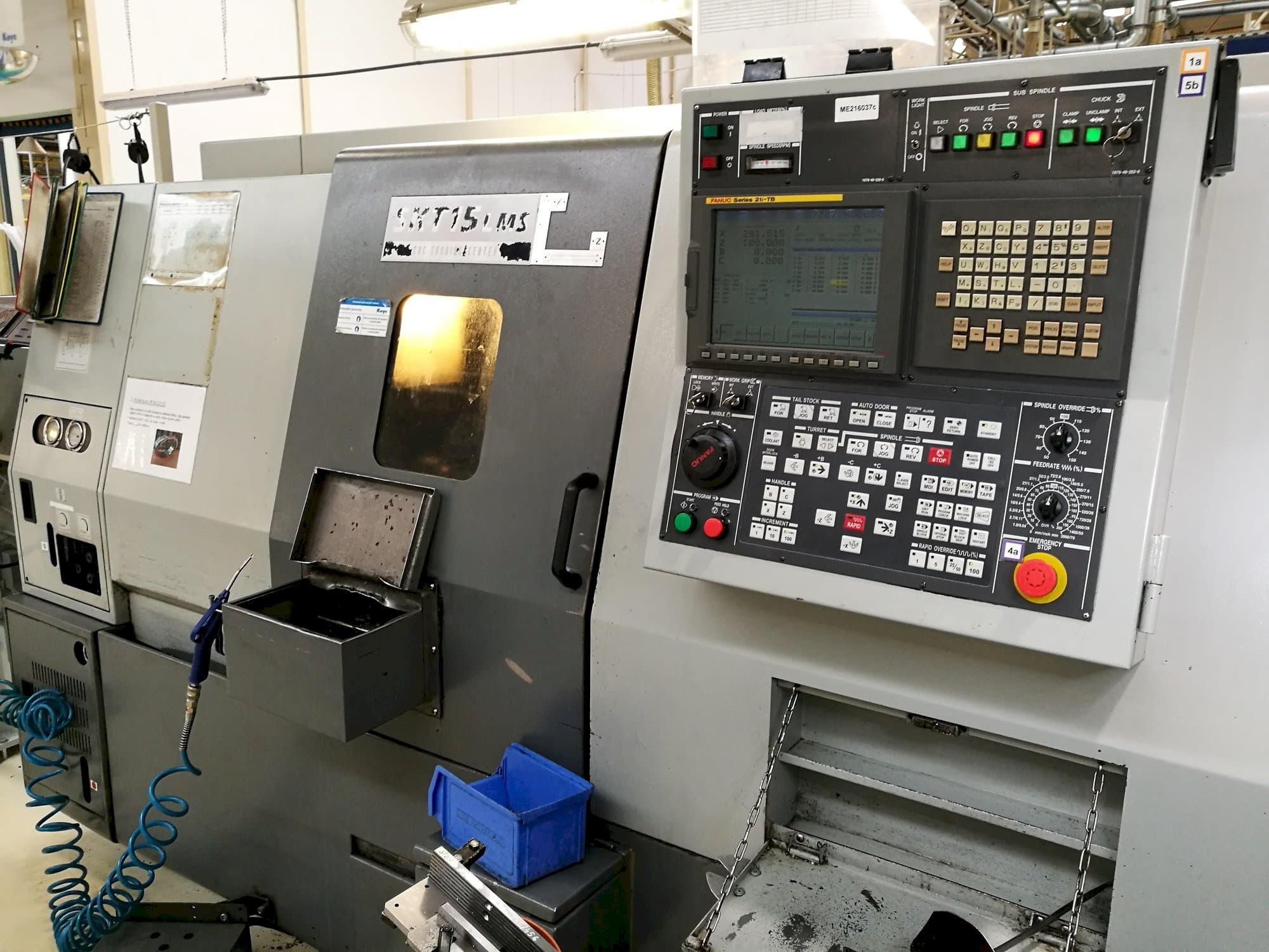 Vooraanzicht van Hyundai Kia SKT 15 LMS machine