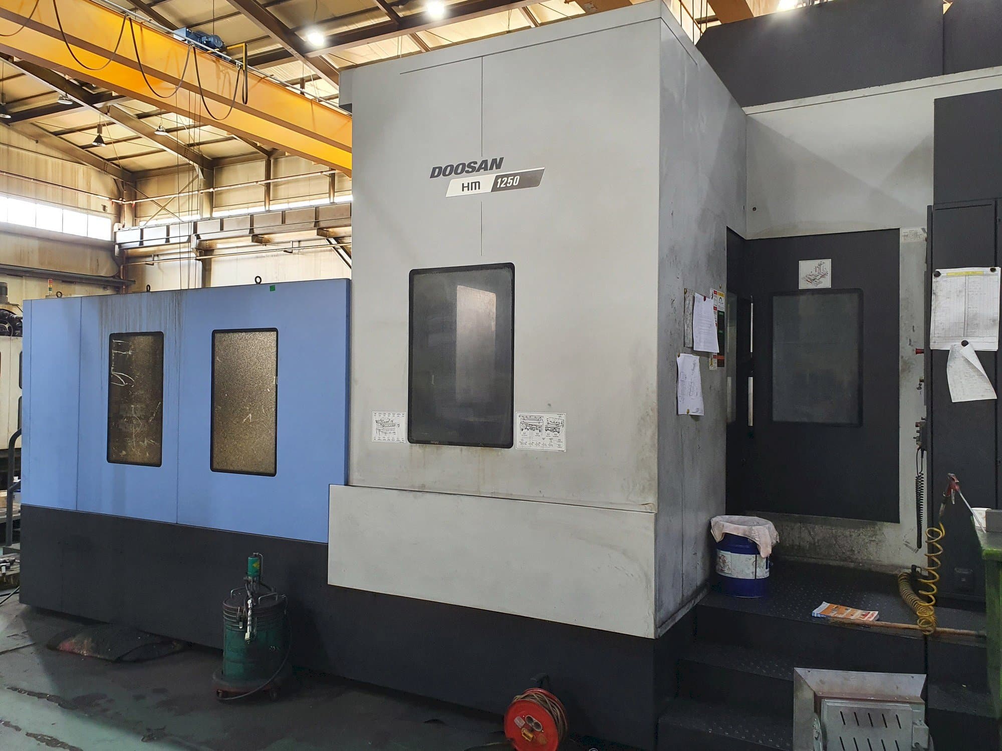 Vooraanzicht van Doosan HM 1250 machine
