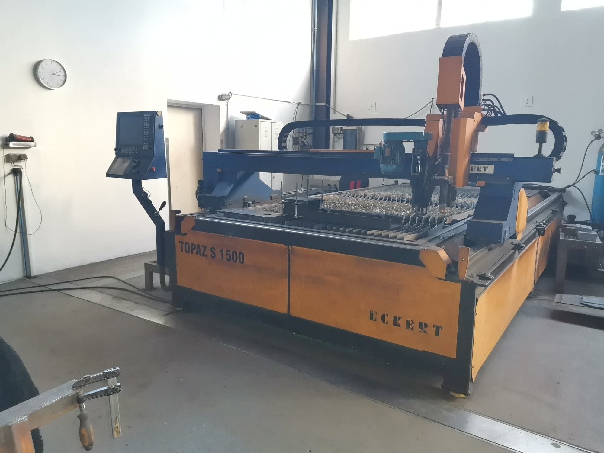 Vooraanzicht van ECKERT TOPAS S 1500 machine
