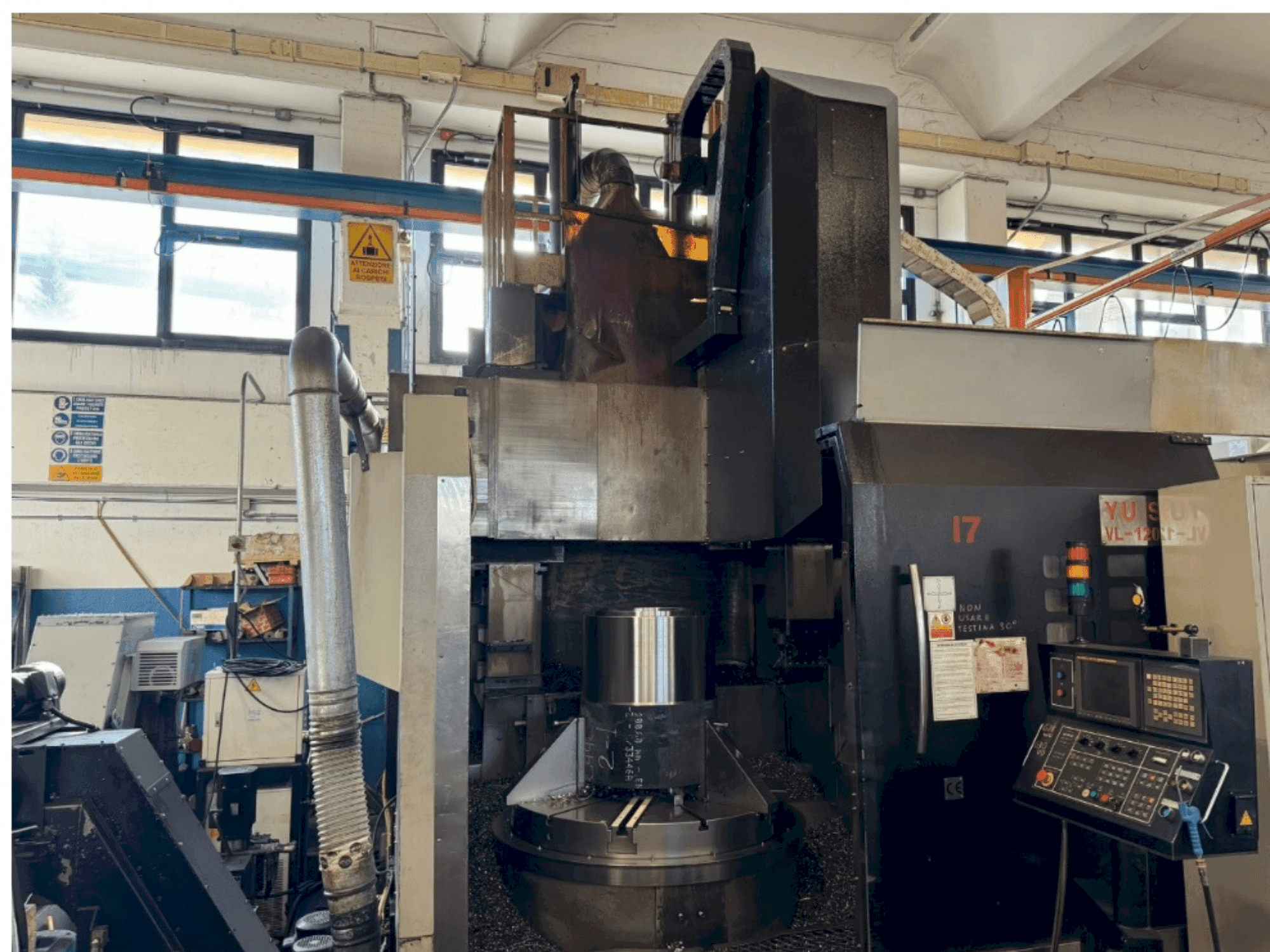 Vooraanzicht van YU SHINE YS-VL-1200 ATC+C machine