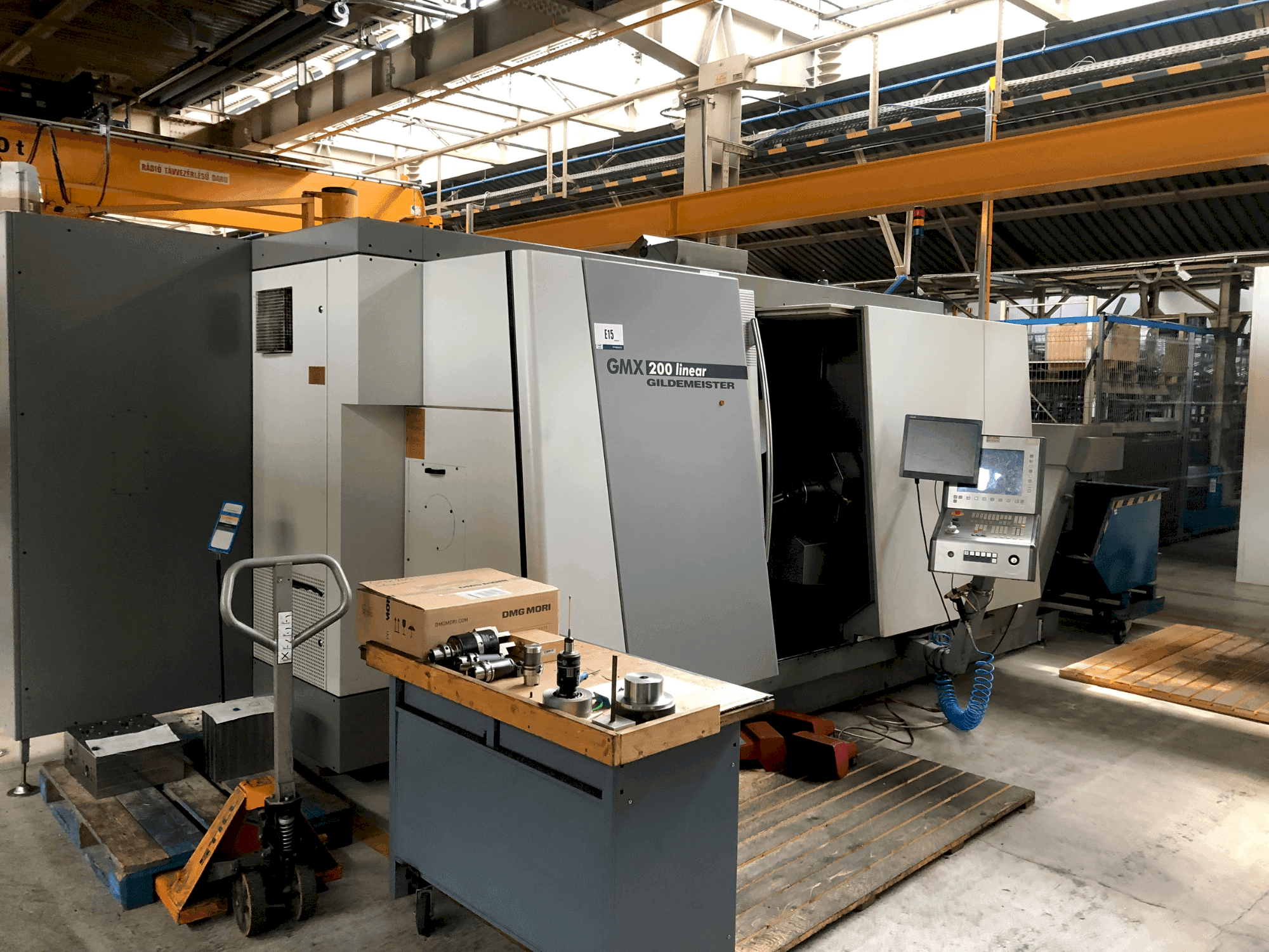 Vooraanzicht van DMG MORI GMX 200 Linear (2004) machine
