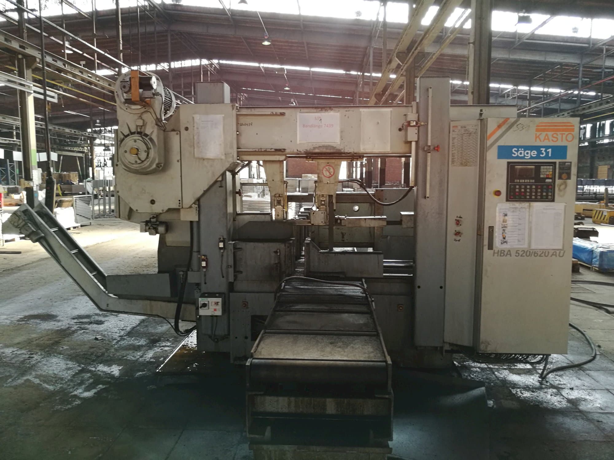 Vooraanzicht  van KASTO HBA 520/620 AU machine