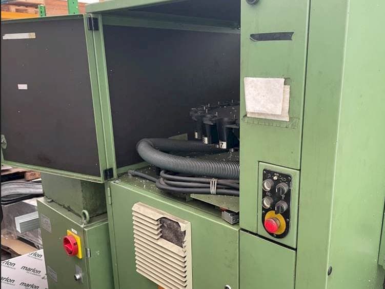 Vooraanzicht van DECKEL FP4AT machine