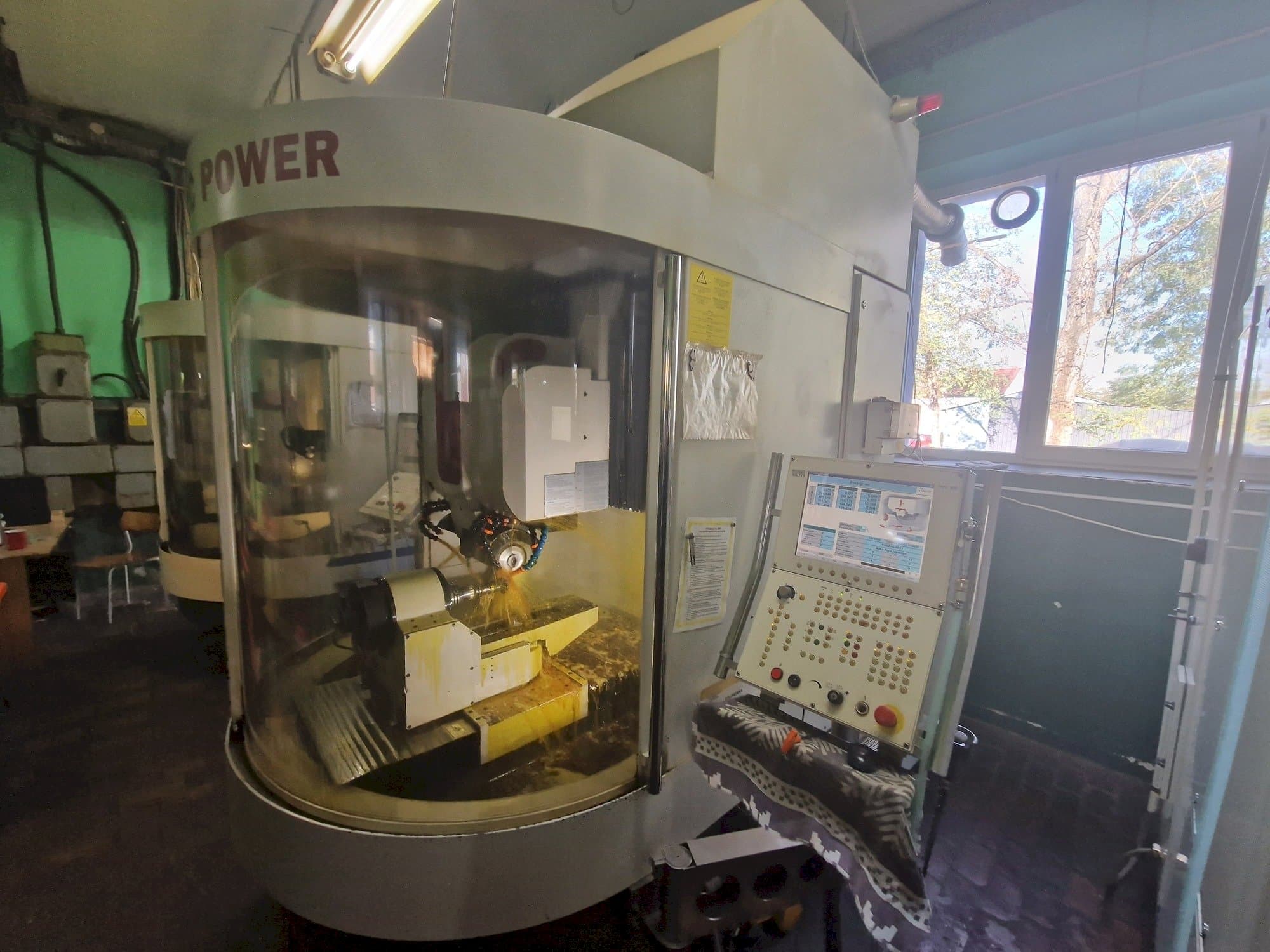 Vooraanzicht  van WALTER Helitronic Power  machine