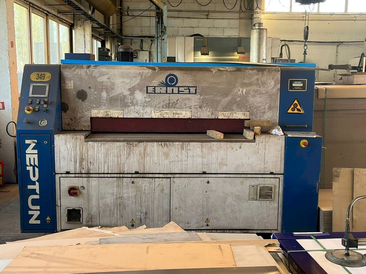 Vooraanzicht van ERNST Neptun E/B machine