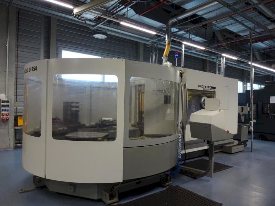 Vooraanzicht van DECKEL MAHO DMC 60 U RS4 machine