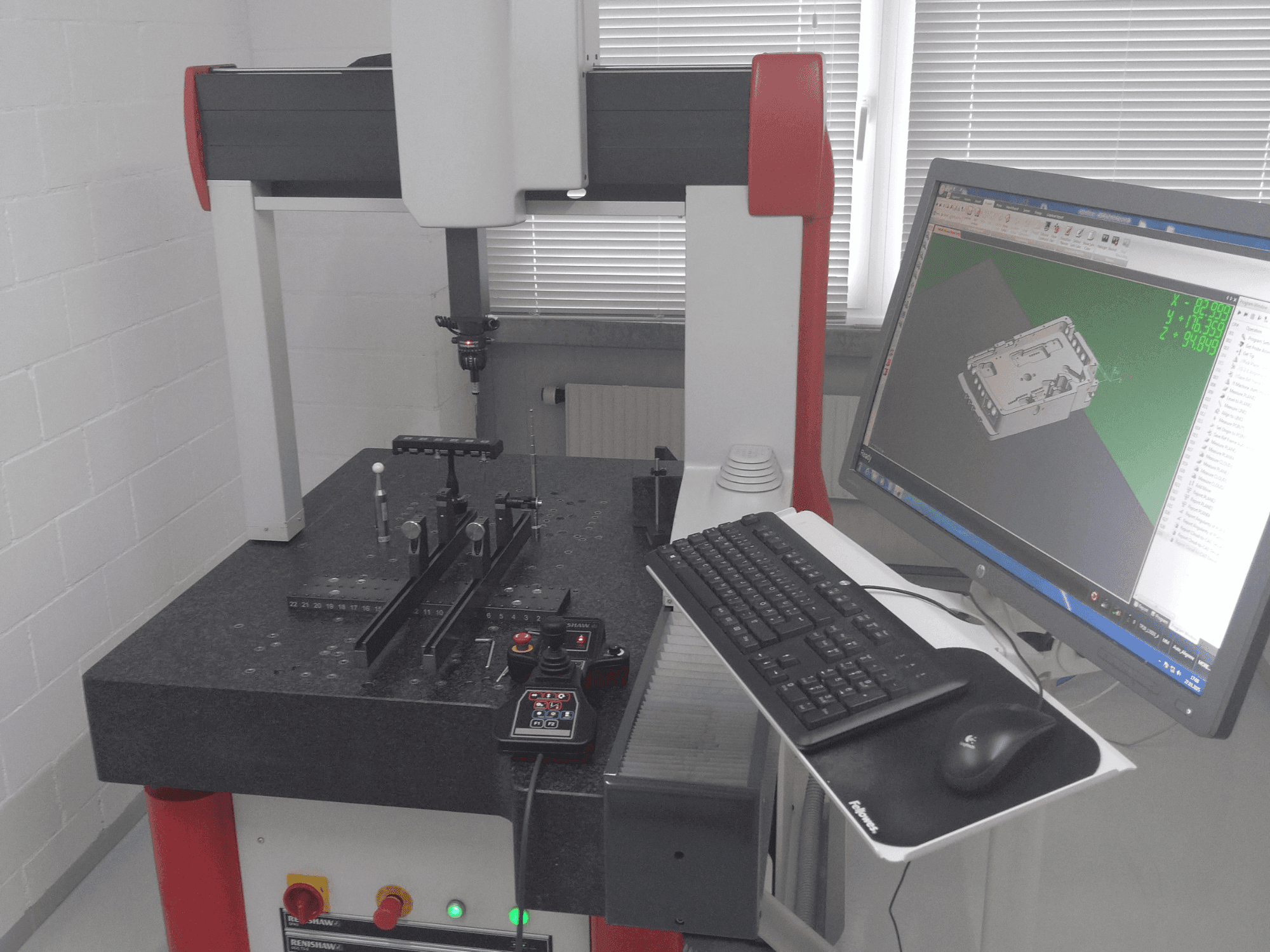 Vooraanzicht van Coord3 Ares 700 machine