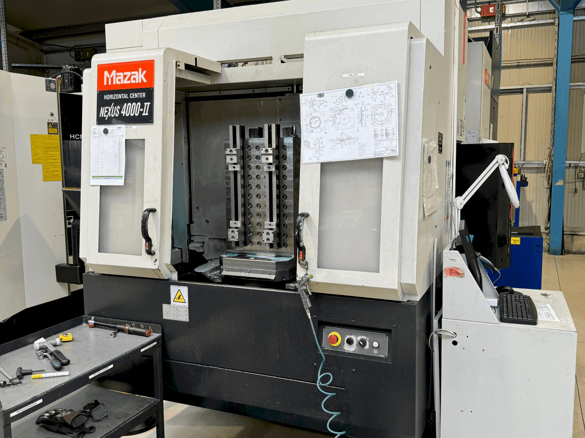 Vooraanzicht van Mazak HCN 4000 II machine