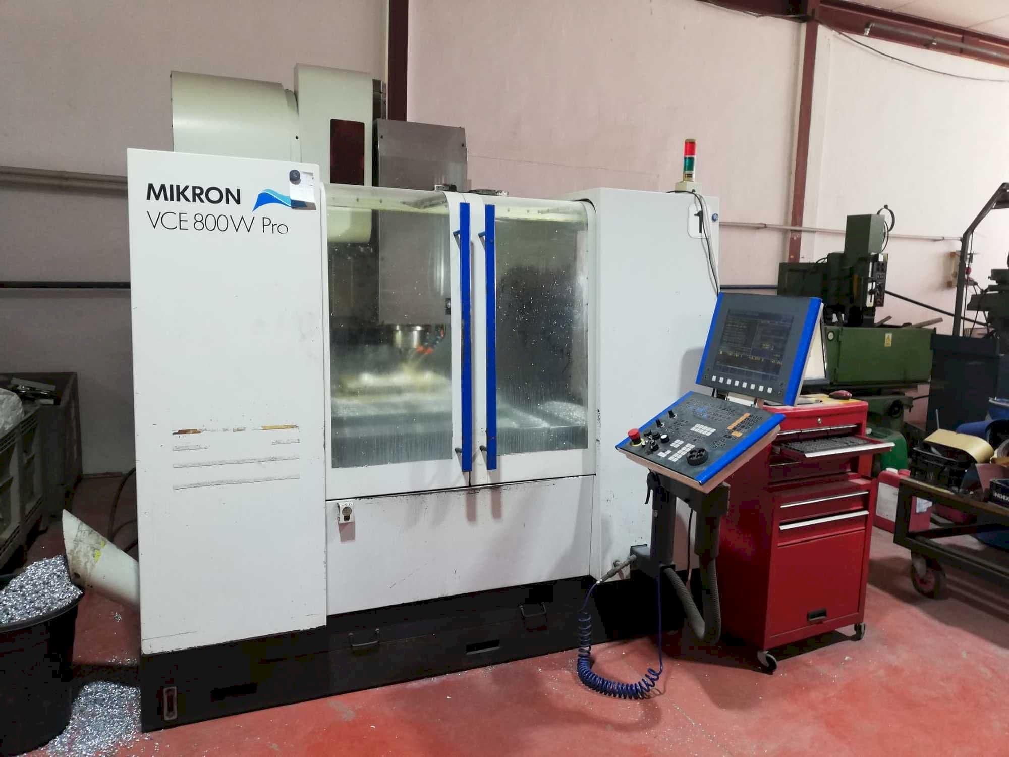 Vooraanzicht van MIKRON VCE 800W Pro machine
