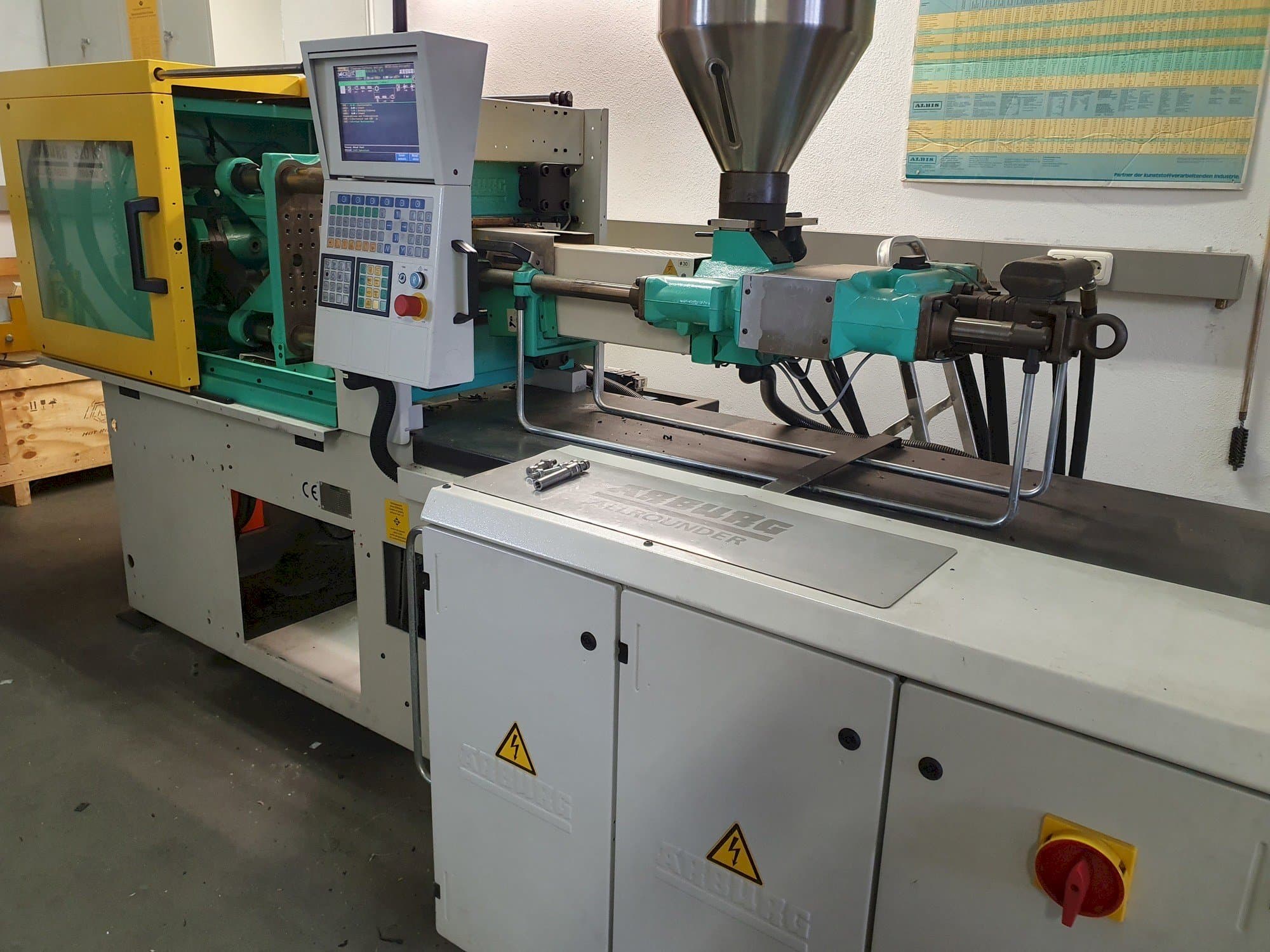 Vooraanzicht van Arburg Allrounder 320 KS 700-100 machine