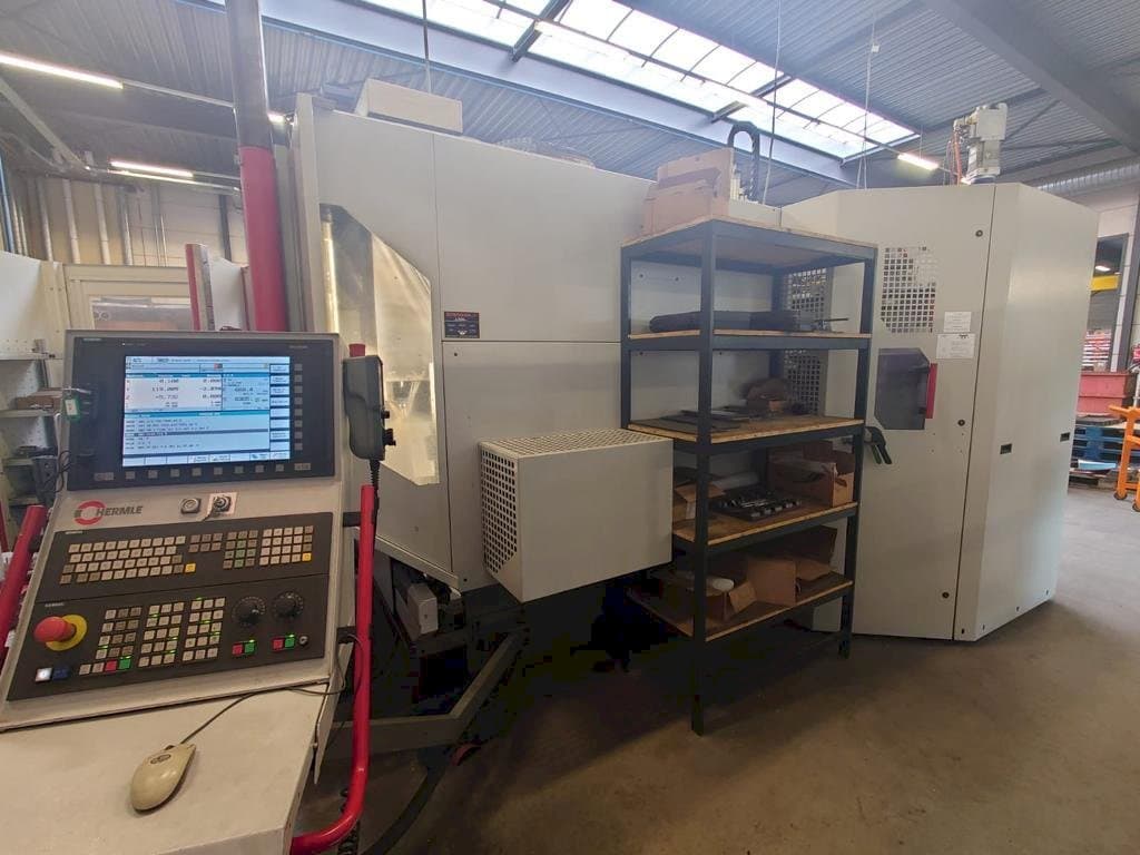 Vooraanzicht van HERMLE C40U machine