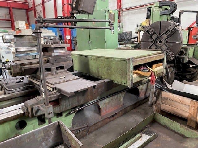 Vooraanzicht van TOS SU 100/8000 machine