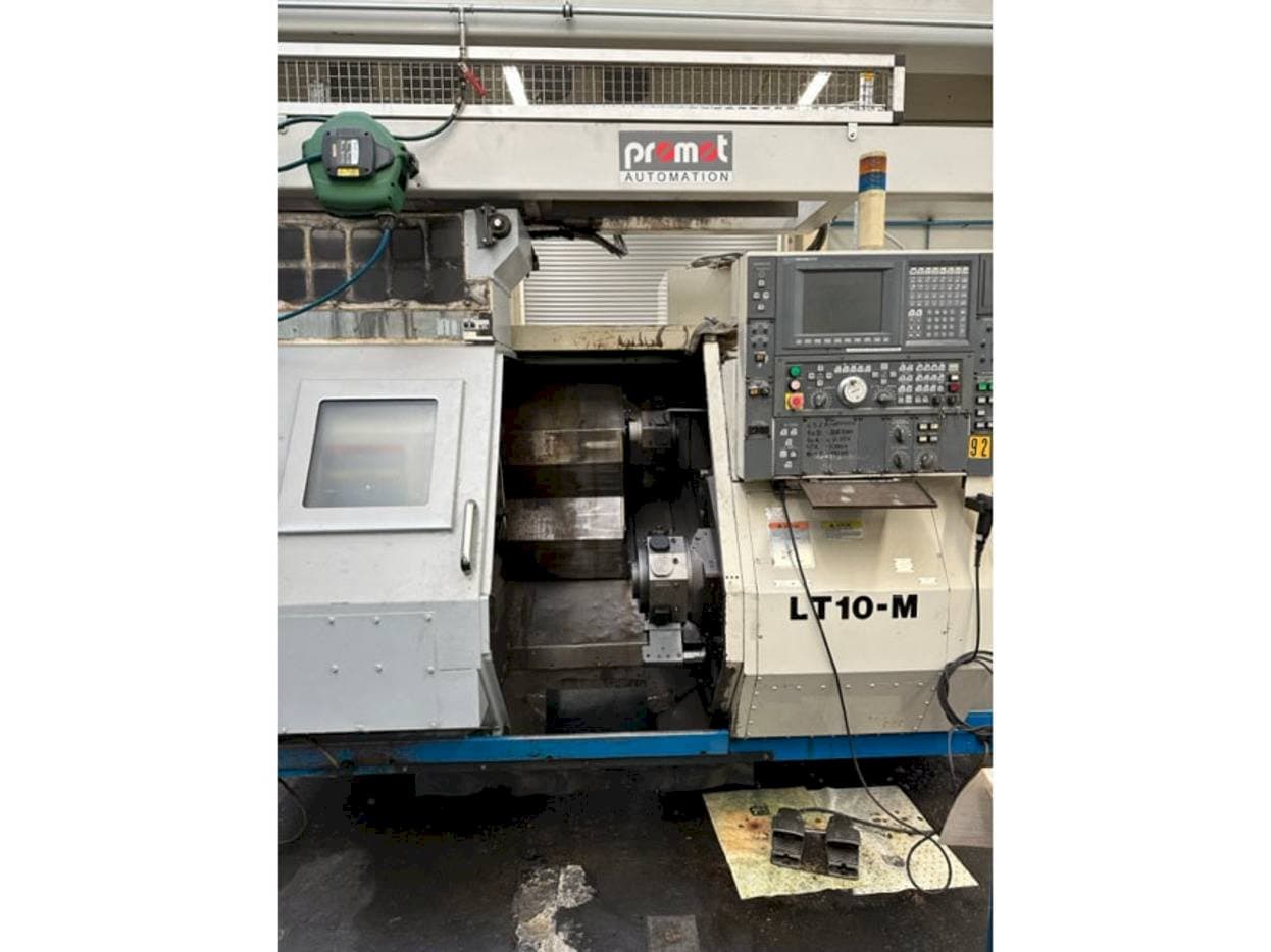 Vooraanzicht van Okuma LT10 machine