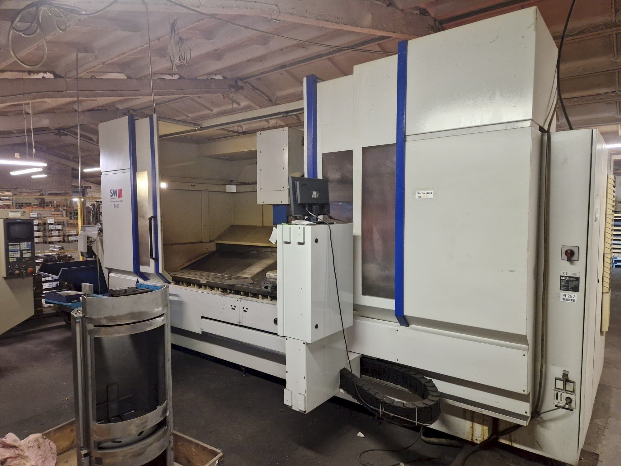 Vooraanzicht van SW BA 25 machine