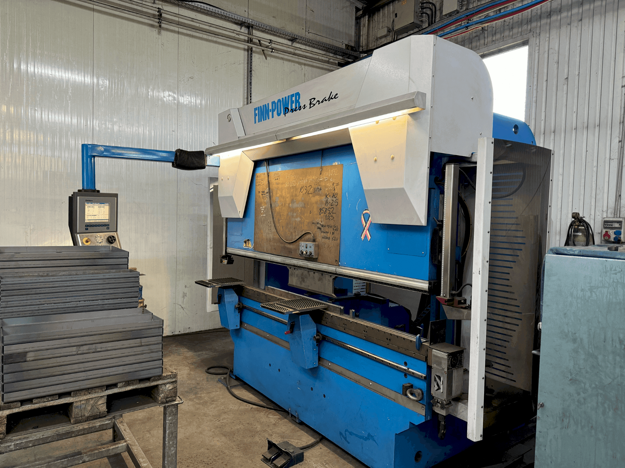 Vooraanzicht  van Finn-Power B80.2550  machine