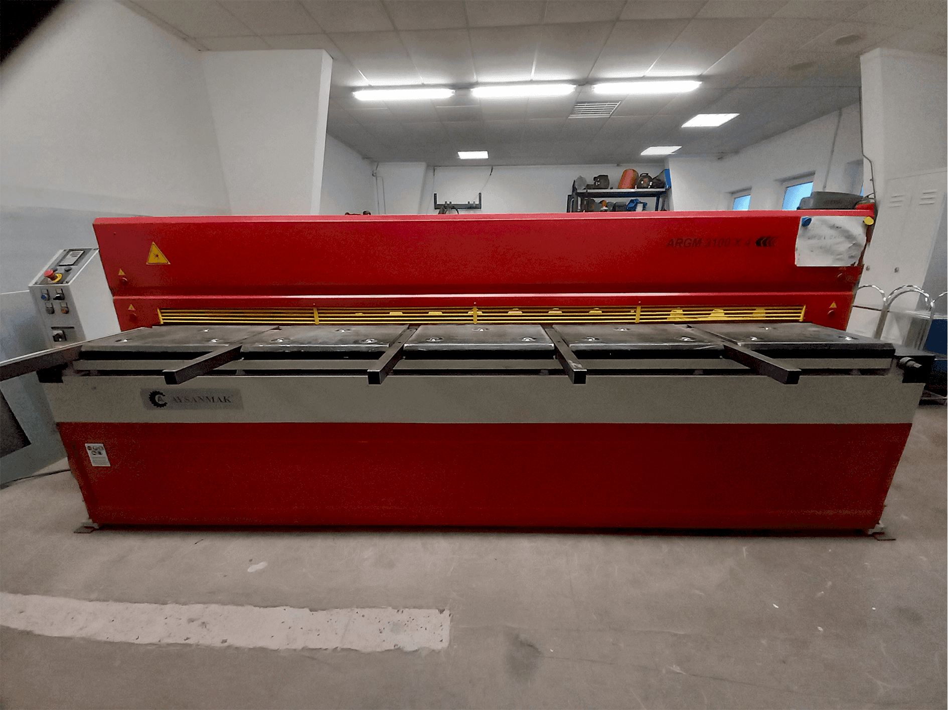 Vooraanzicht van AYSANMAK ARGM 3100 x 4 machine