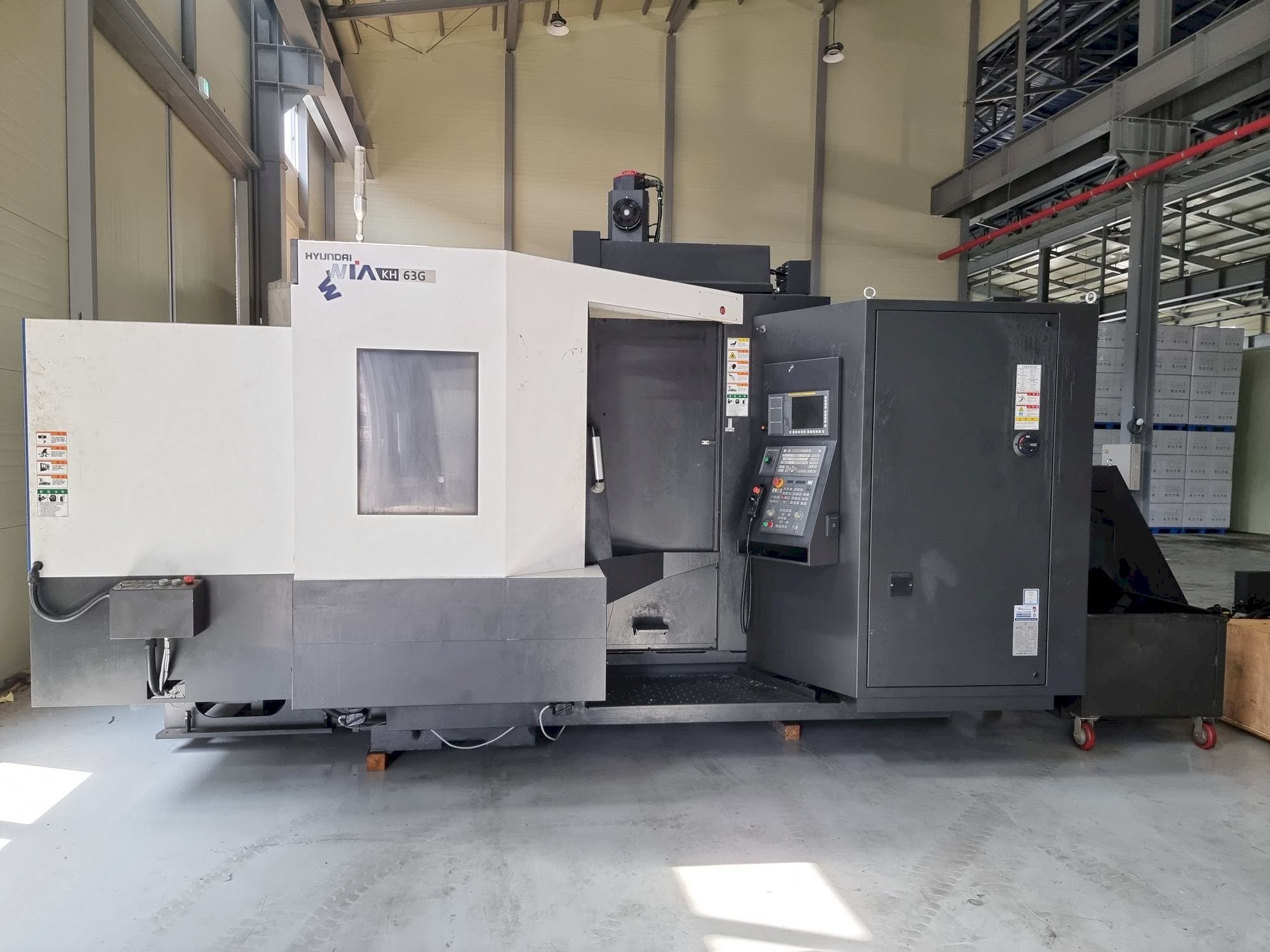 Vooraanzicht van Hyundai Wia KH63G machine