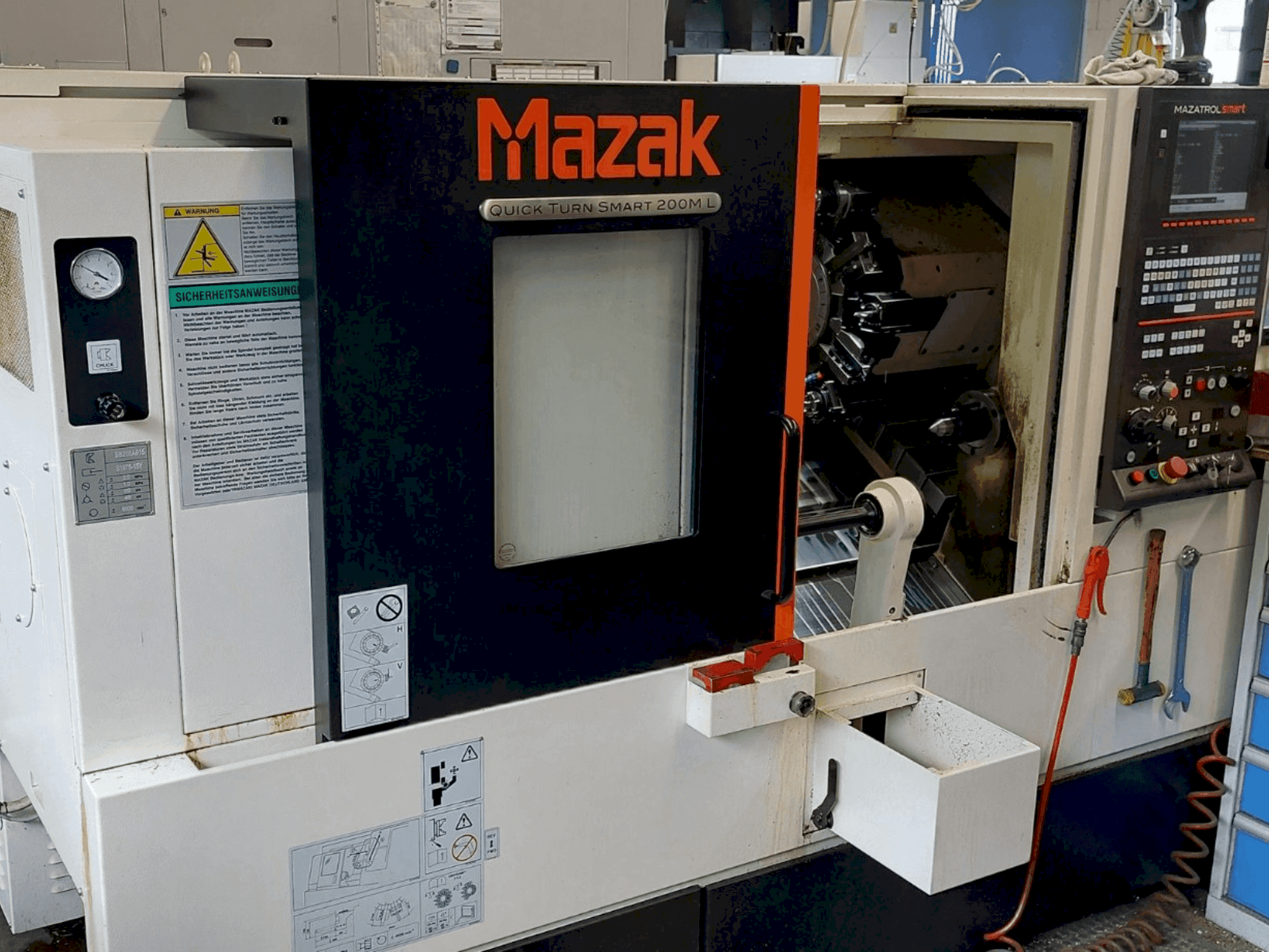 Vooraanzicht van Mazak QUICK TURN SMART 200 ML machine