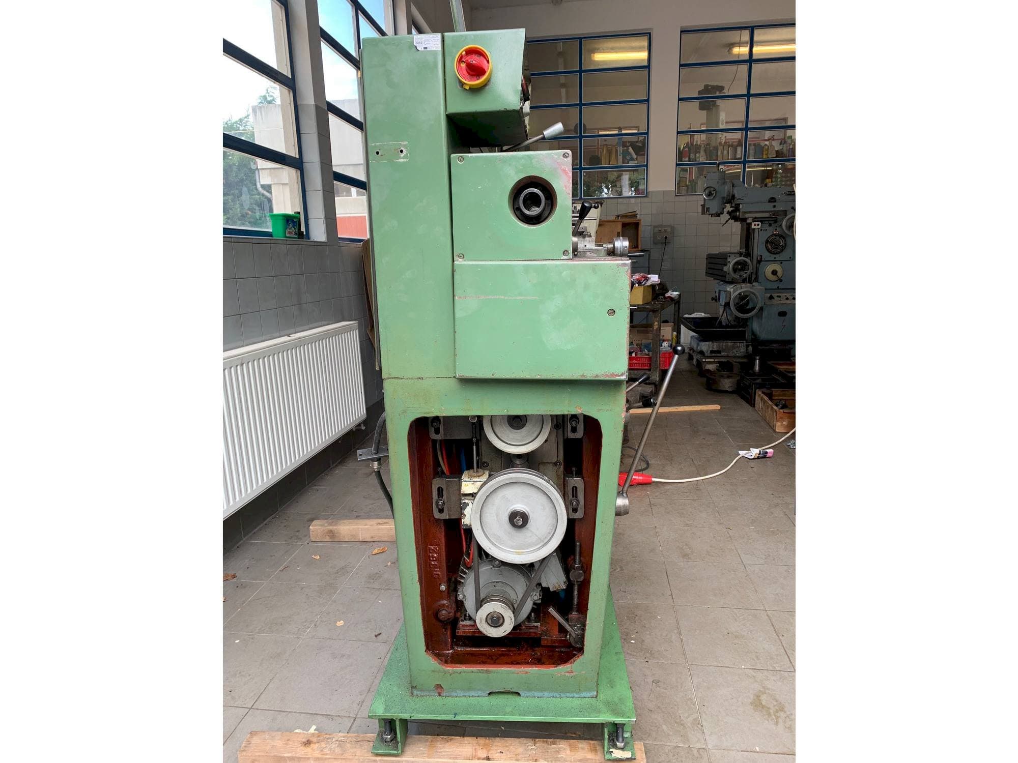 Vooraanzicht van TOS Sm 16-A machine