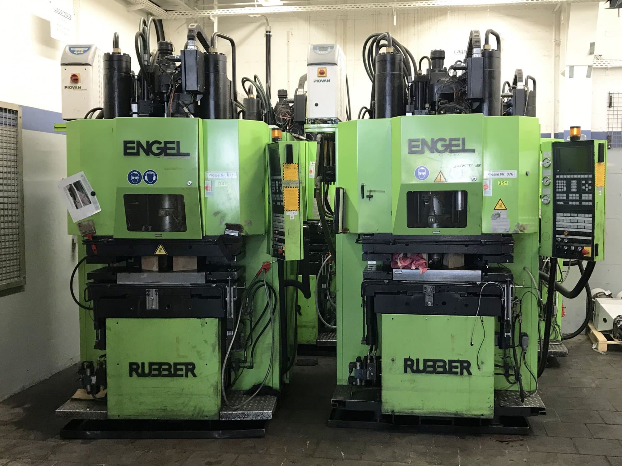 Vooraanzicht van ENGEL ES 200/45 VHTL machine