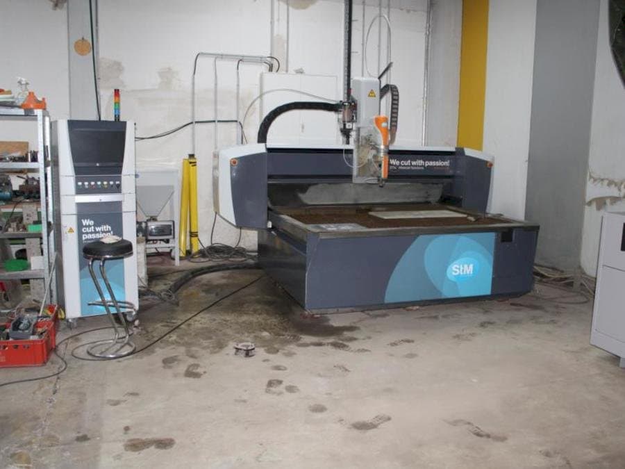 Vooraanzicht van STM PremiumCut 3D 68 machine