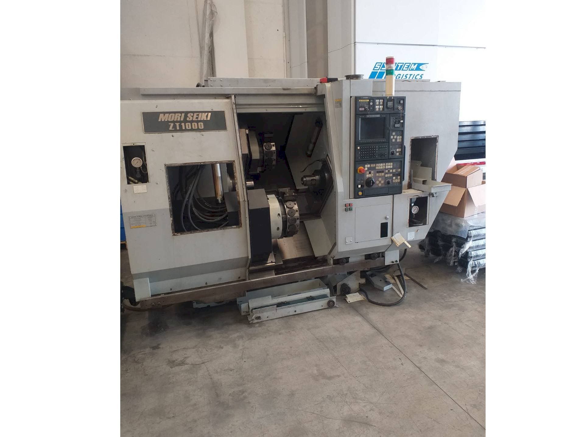 Vooraanzicht van MORI SEIKI ZT 1000 machine