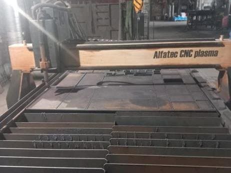 Vooraanzicht van ALFATEC CNC 1,5x3M PROFI machine