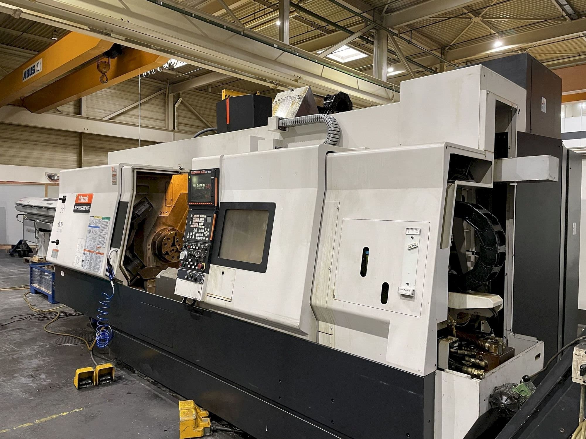Vooraanzicht van Mazak Integrex 400 III ST machine
