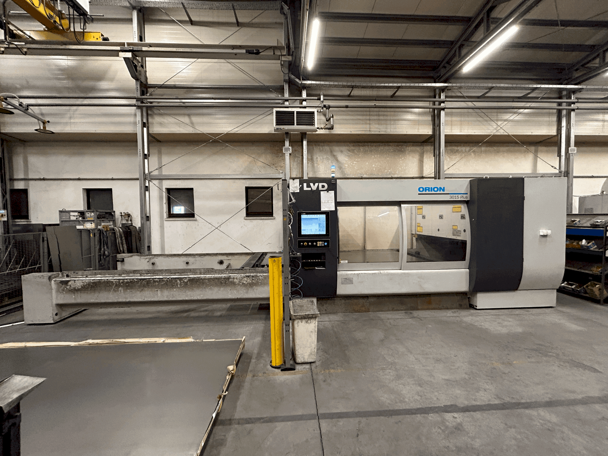 Vooraanzicht van LVD Orion 3015 Plus machine