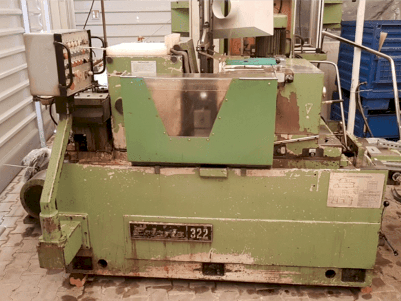 Vooraanzicht van Estarta 322 machine