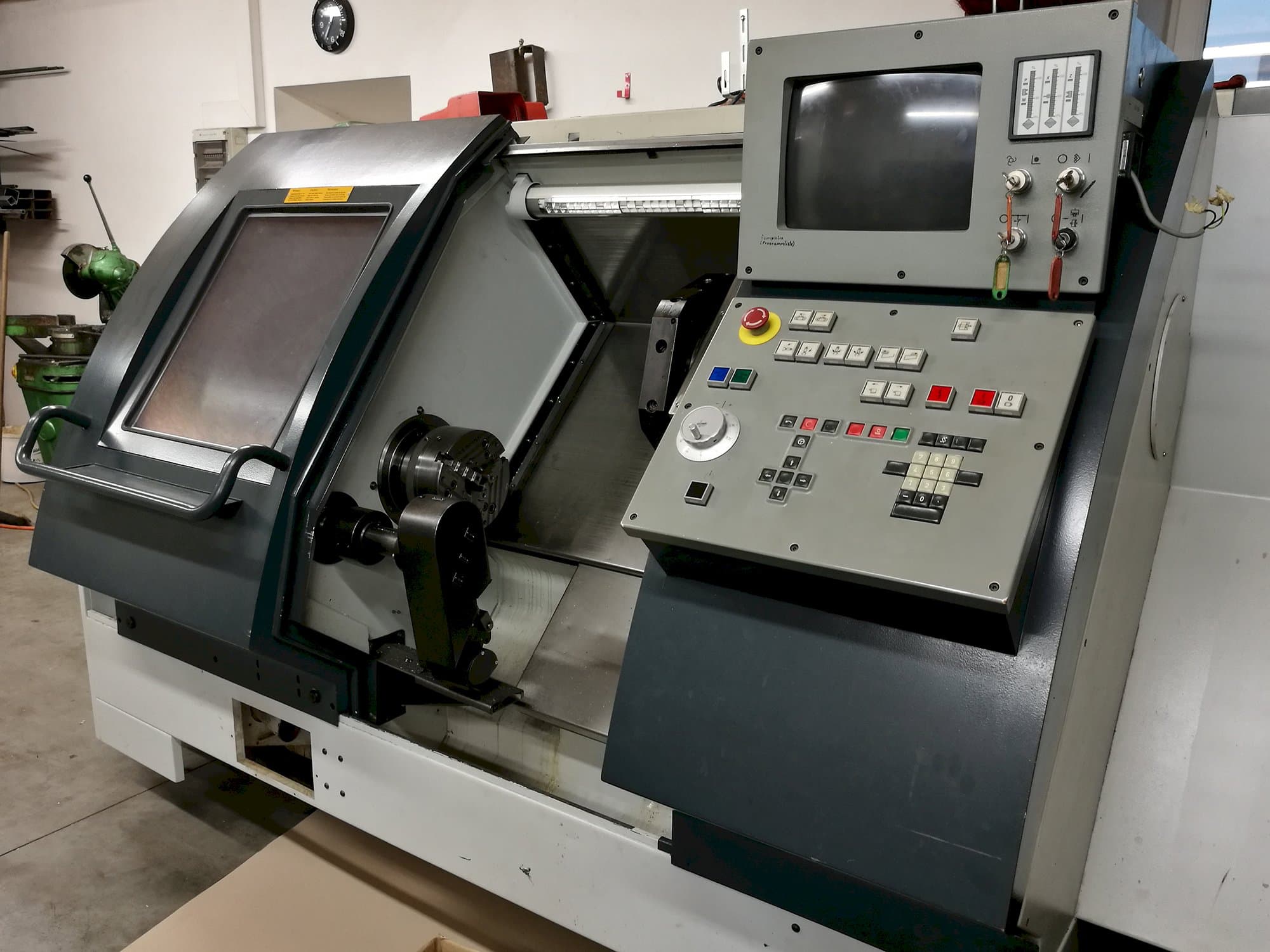 Recht aanzicht  van Gildemeister CTX 400 machine