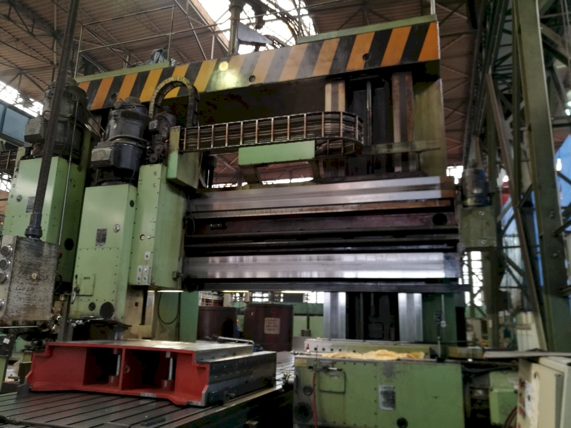 Vooraanzicht  van TOS FRV-D 20 x 40  machine