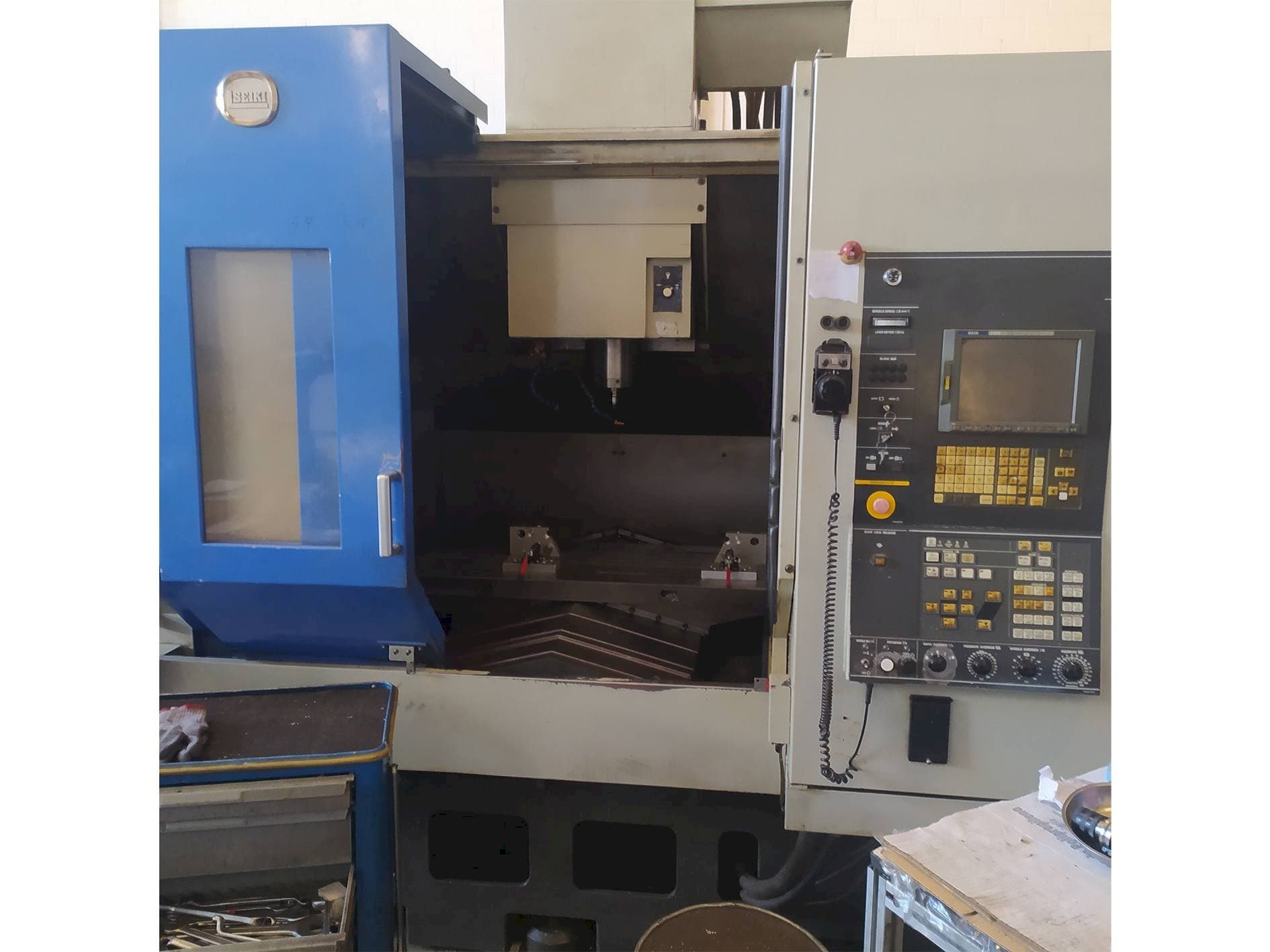 Vooraanzicht van HITACHI SEIKI VS50 machine