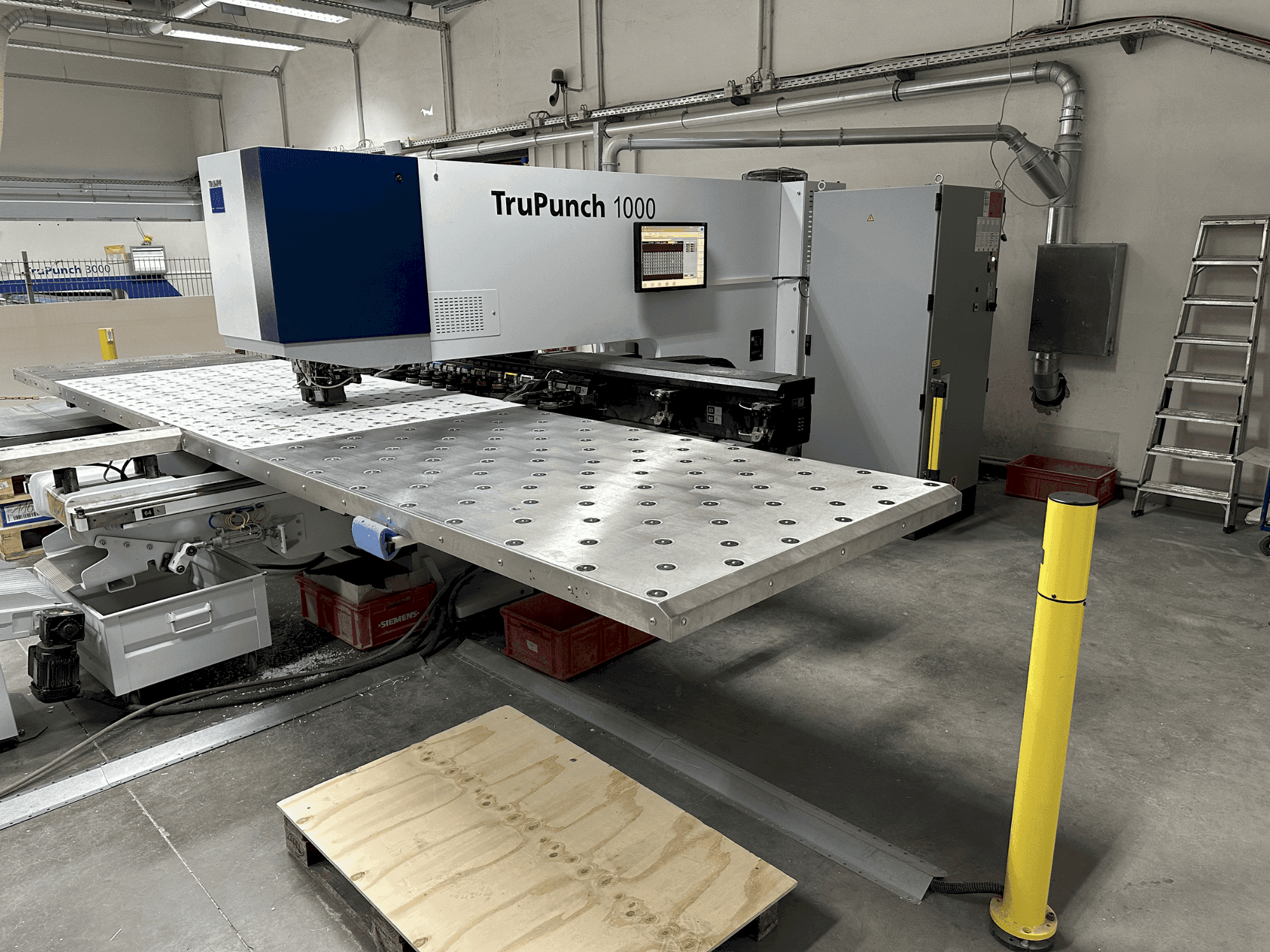 Vooraanzicht van TRUMPF TruPunch 1000 machine