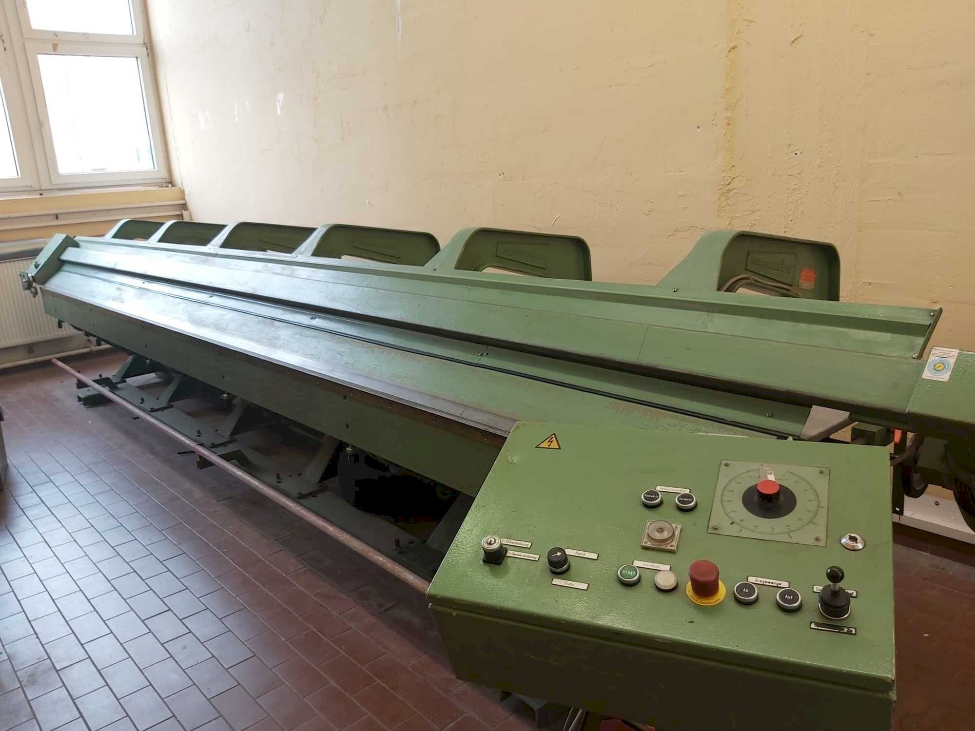 Vooraanzicht van Biegmeister BMTH 6.1,5 machine