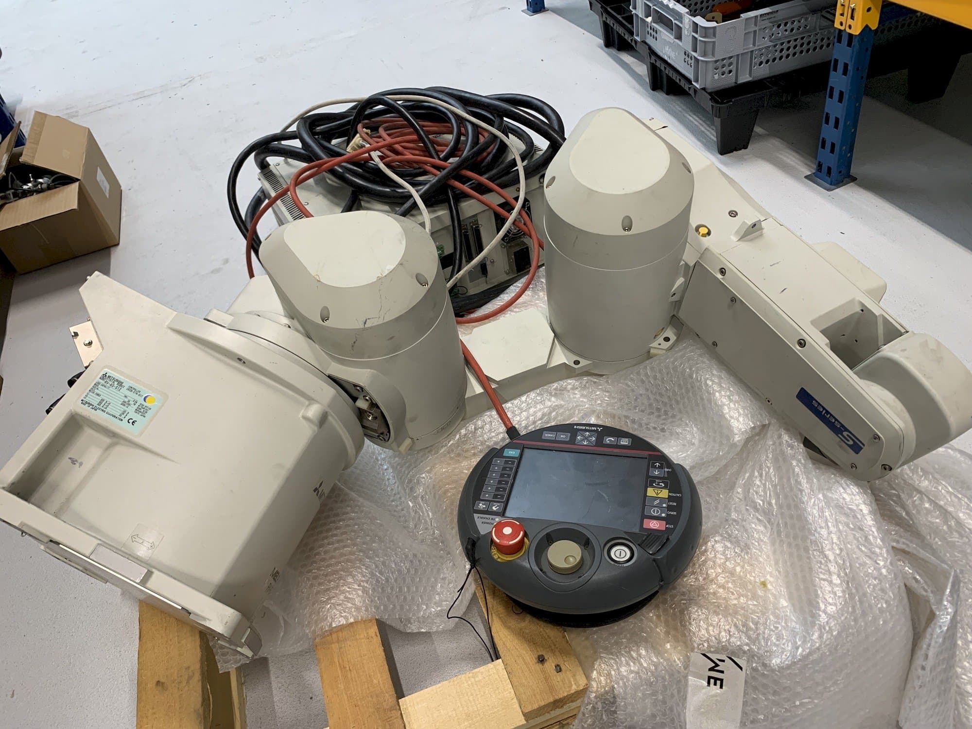 Vooraanzicht van Mitsubishi Melfa RV 6S machine