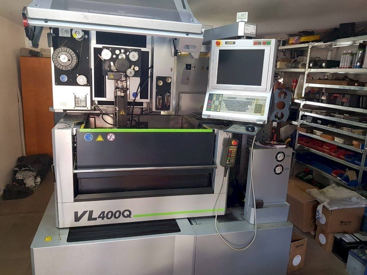 Vooraanzicht van Sodick VL 400Q machine