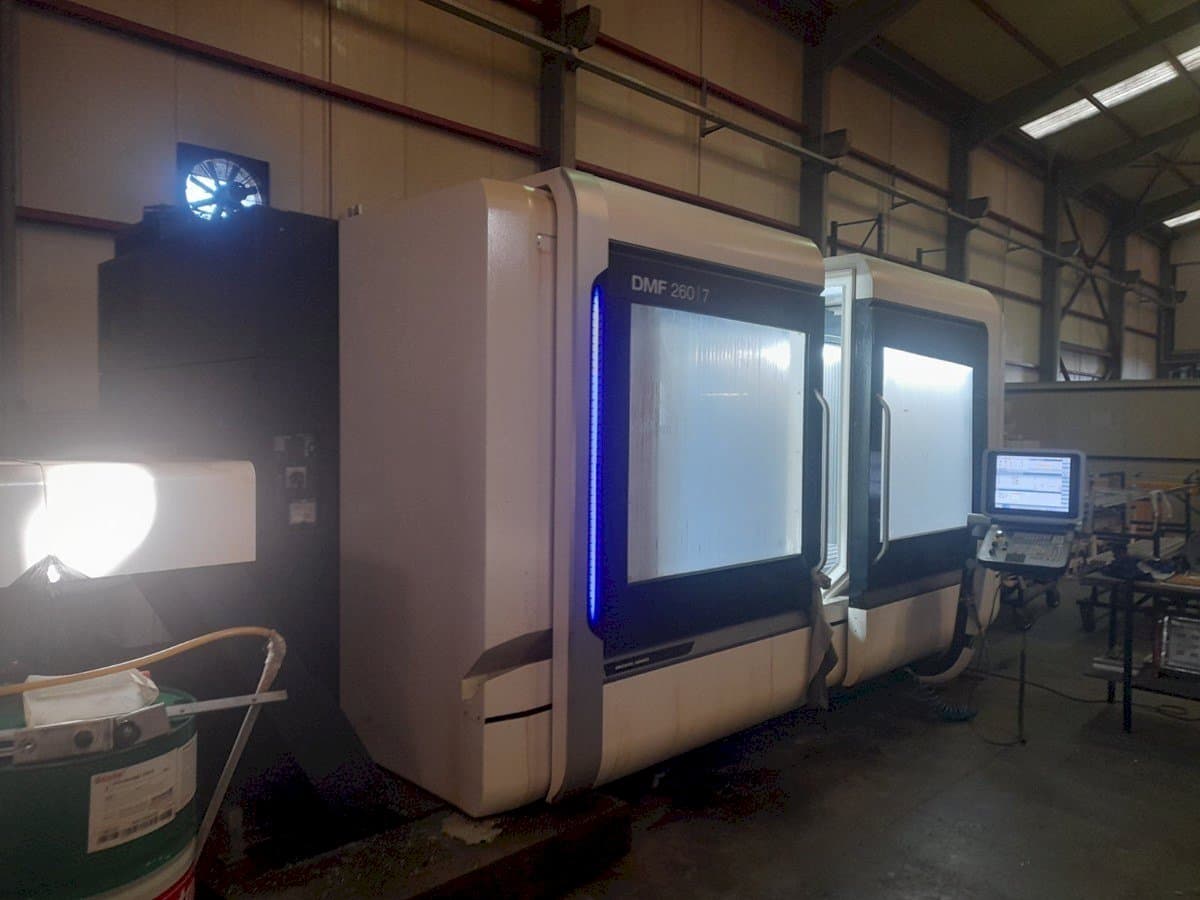 Vooraanzicht  van DMG MORI DMF 260-7  machine