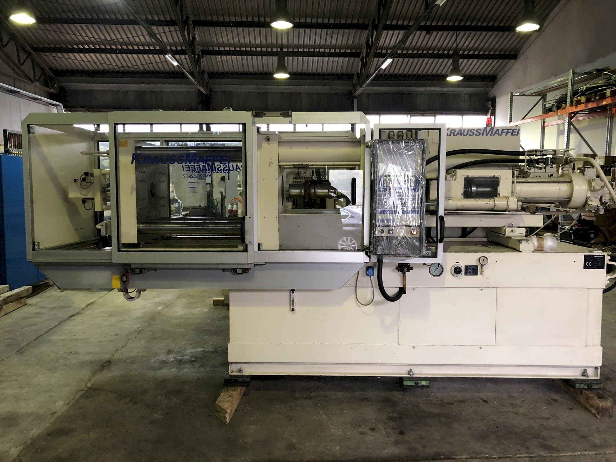 Vooraanzicht van Krauss Maffei 125-520 machine