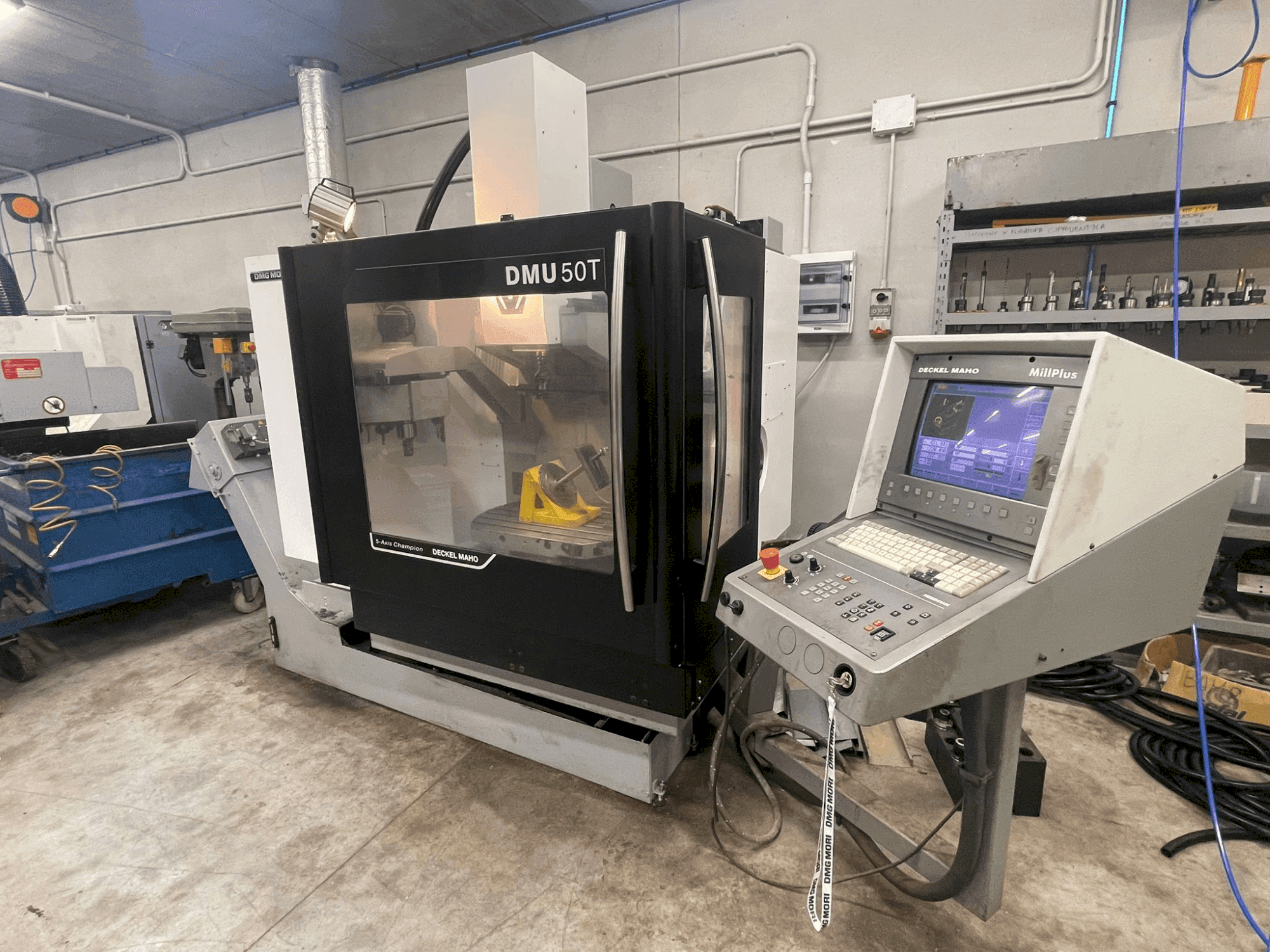 Vooraanzicht van DECKEL MAHO DMU 50 T machine