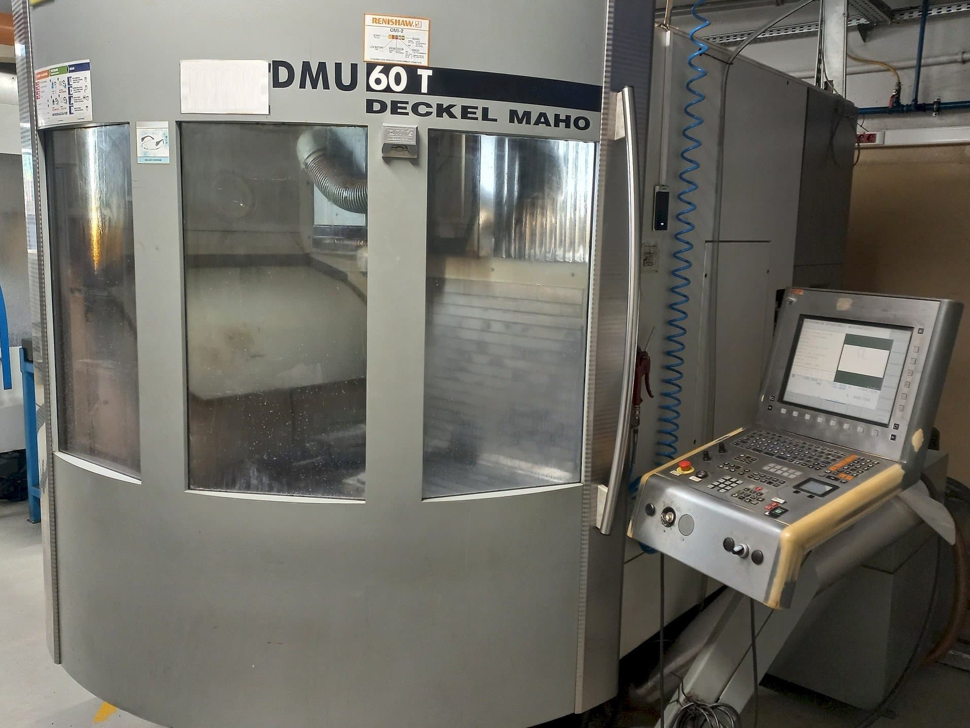 Vooraanzicht van DMG DMU 60T machine