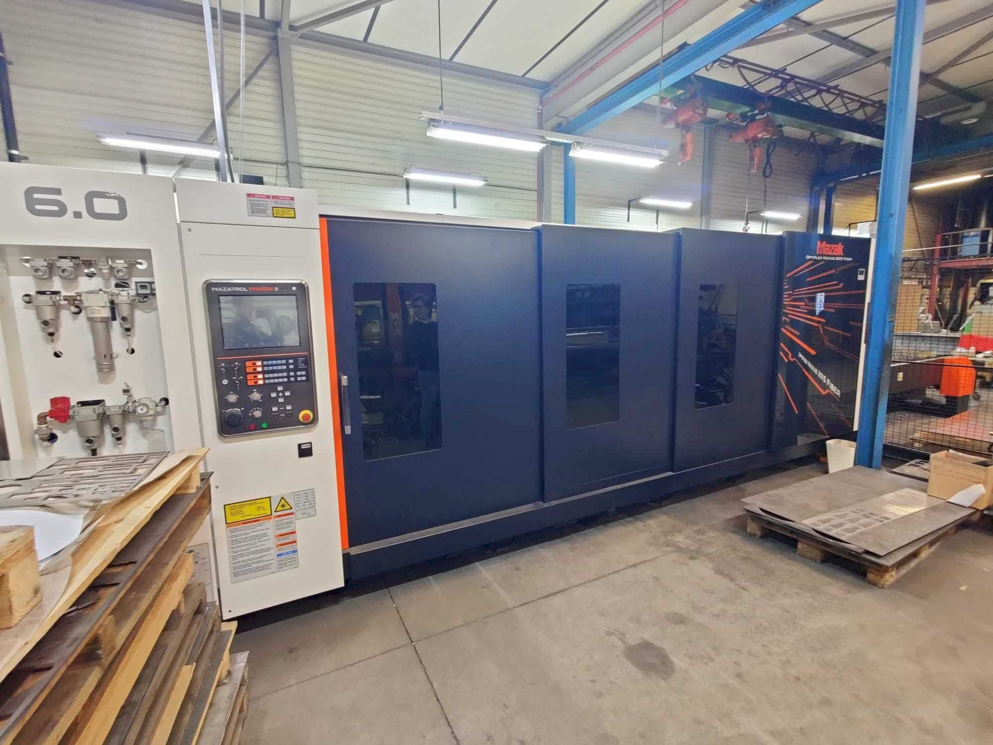 Vooraanzicht van Mazak Optiplex Nexus 3015 machine