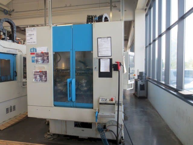 Vooraanzicht van CHIRON DZ 15K W machine
