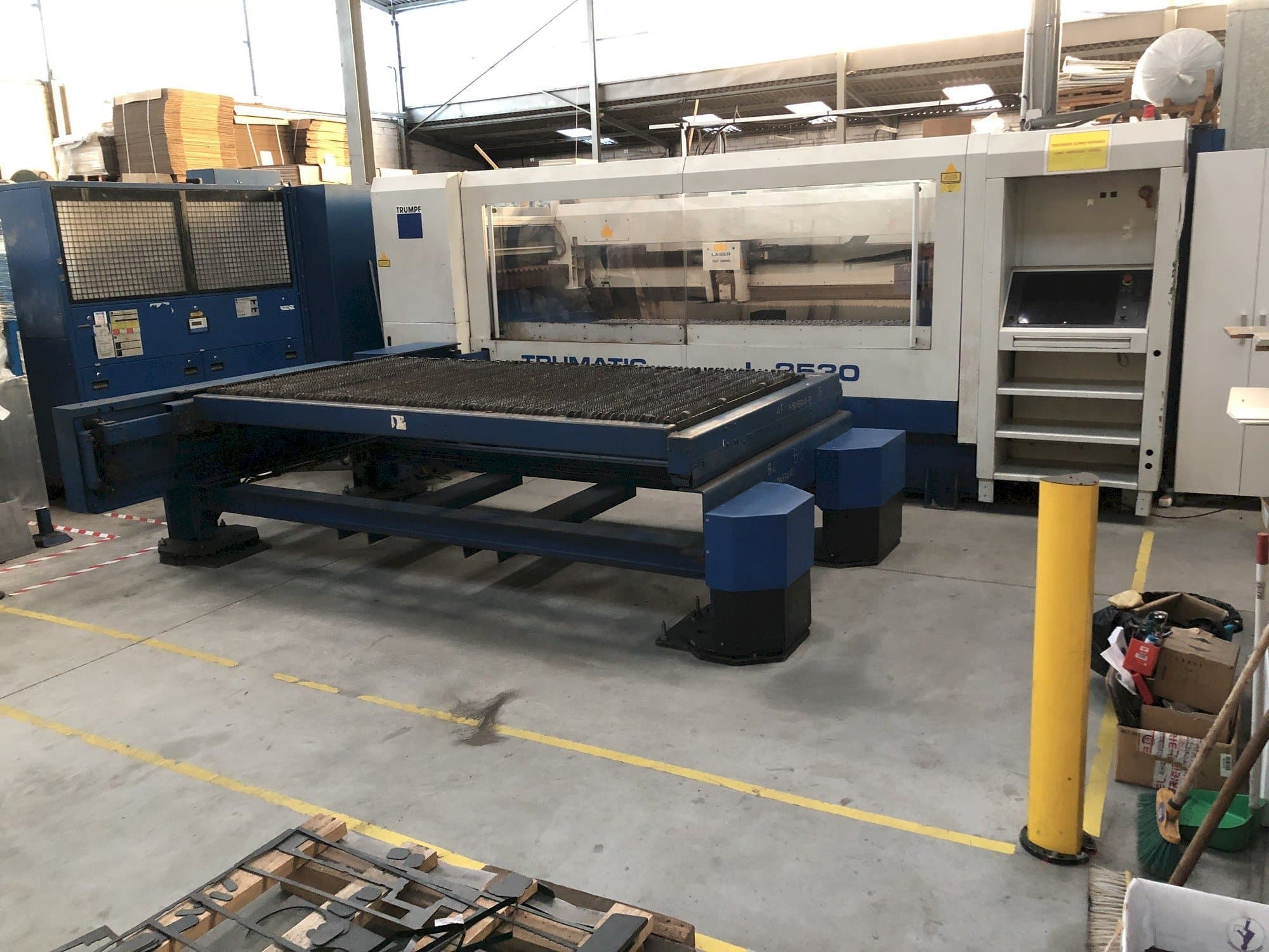 Vooraanzicht van Trumpf Trumatic L2530 machine