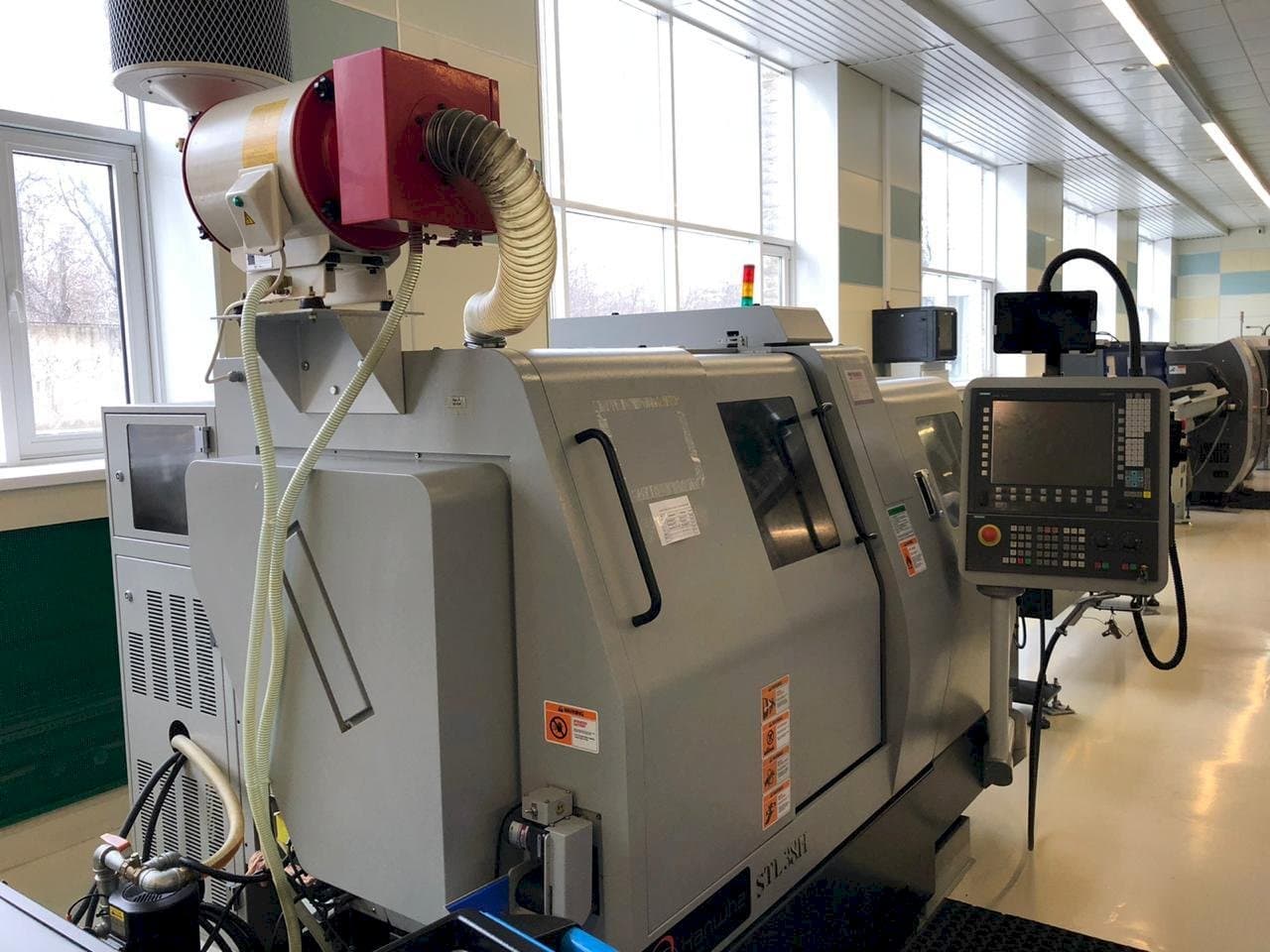 Vooraanzicht van Hanwha STL 38H machine