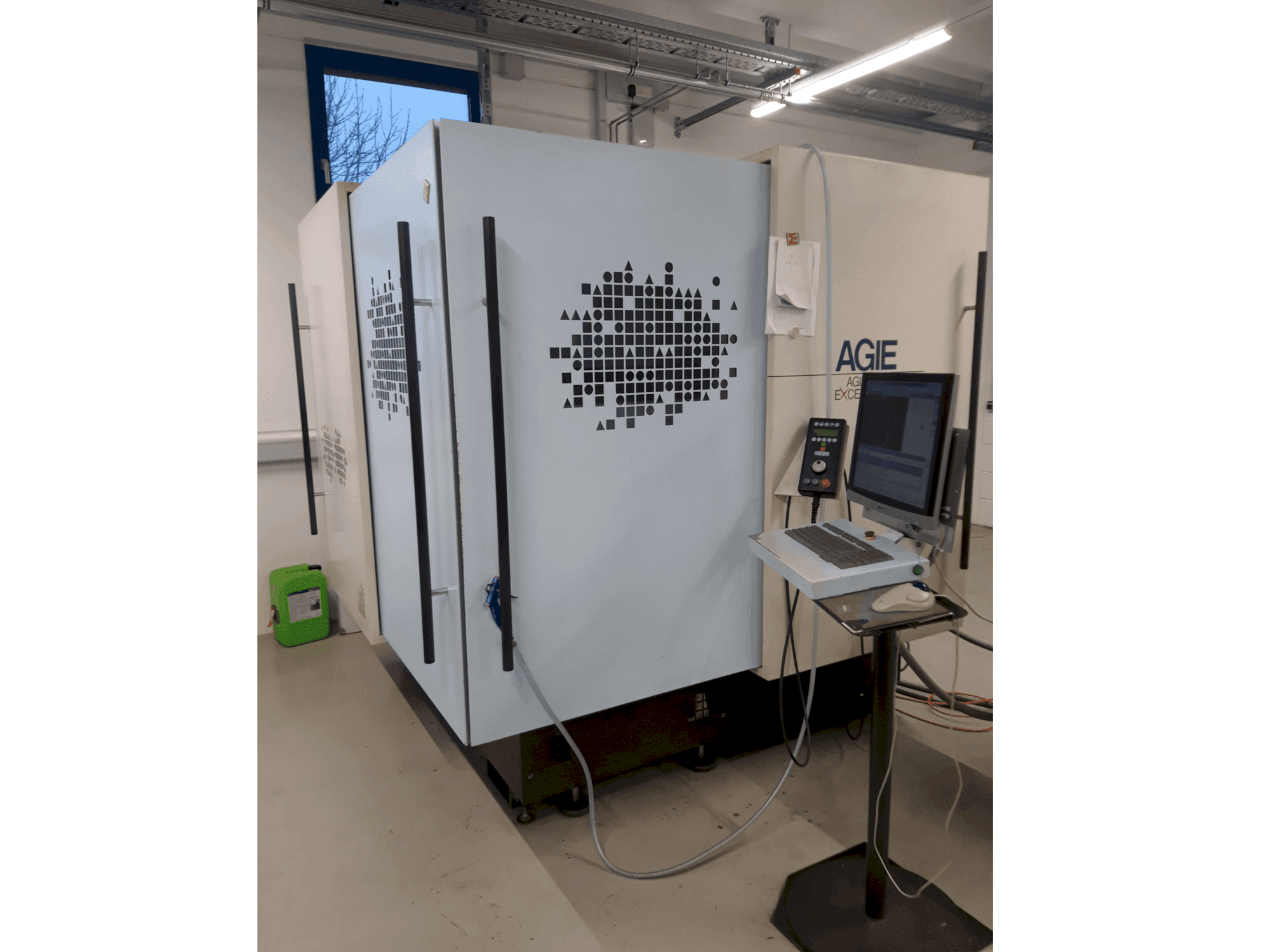 Vooraanzicht van AGIE Agiecut Excellence 2F machine