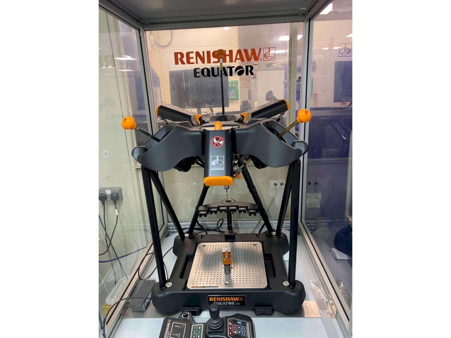 Vooraanzicht  van RENISHAW Equator 300  machine