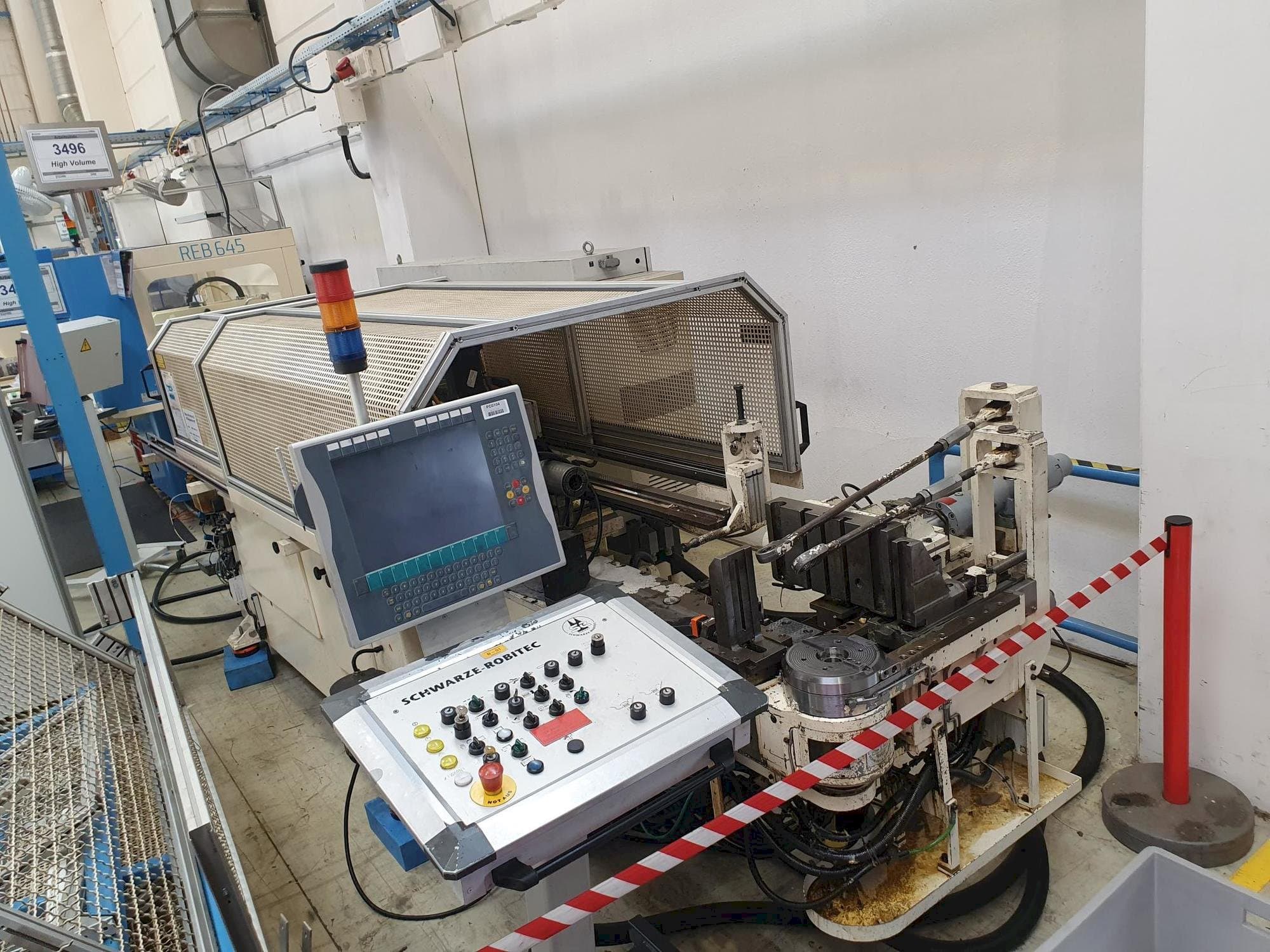 Vooraanzicht van SCHWARZE-ROBITEC CNC40MR machine