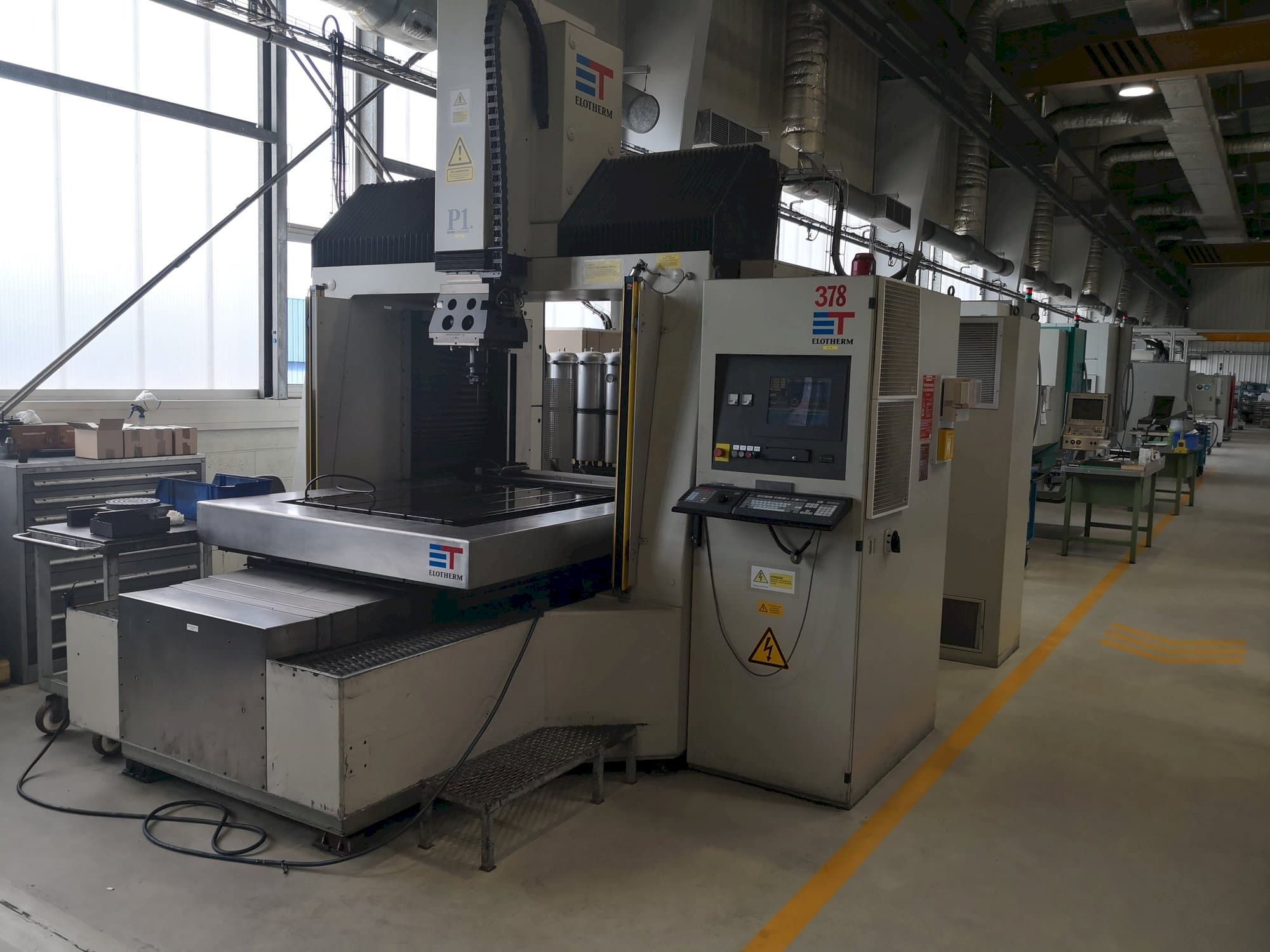Vooraanzicht van ELOTHERM ELBOMAT P1 machine